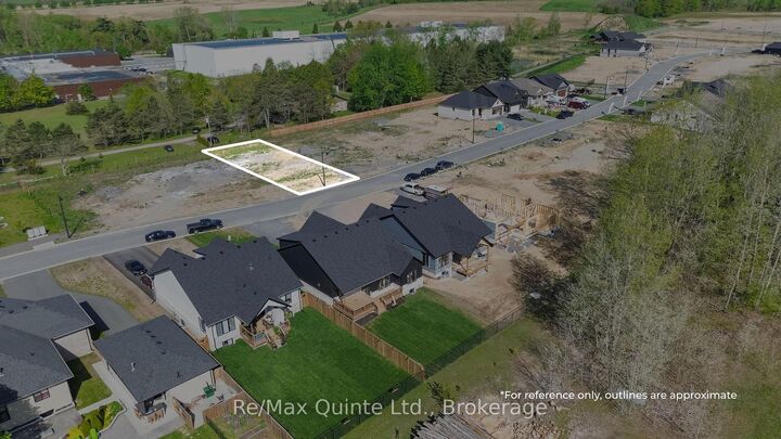 Photo de la propriété:  13 Deerview Drive  ON K8V 0L8 