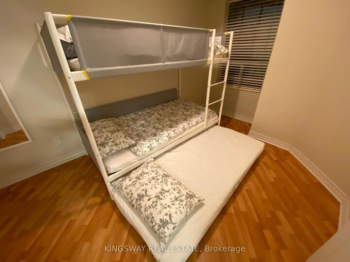 Property Photo: 3888 Duke Of York Boulevard 2730 ON L5B 4P5