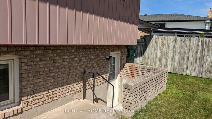 Property Photo:  43 Glenayr Place Lower Unit  ON L3C 3M6 