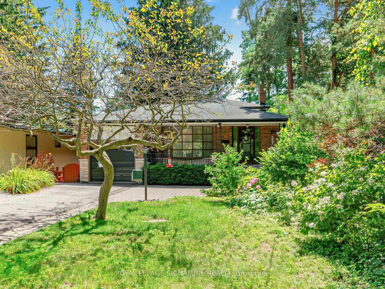 Property Photo: 162 Bathgate Drive ON M1C 1T5