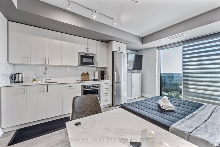 Property Photo:  2550 Simcoe Street N 819  ON L1L 0R5 