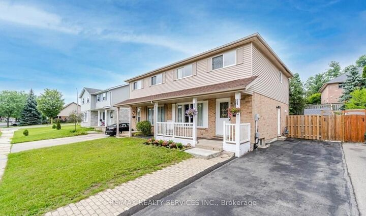 Property Photo: 322 Benesfort Crescent ON N2N 3B8