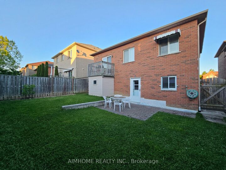Property Photo: 3227 Scotch Pine Gate ON L5N 8E6