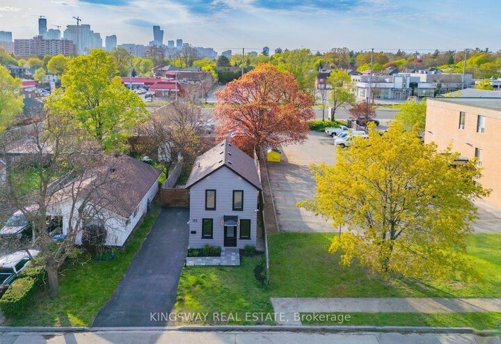 Property Photo: 195 Randi Road ON L5A 1V6