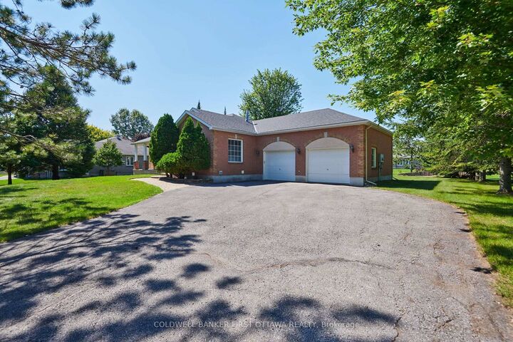 Property Photo: 6983 Lakes Park Drive ON K4P 1M6