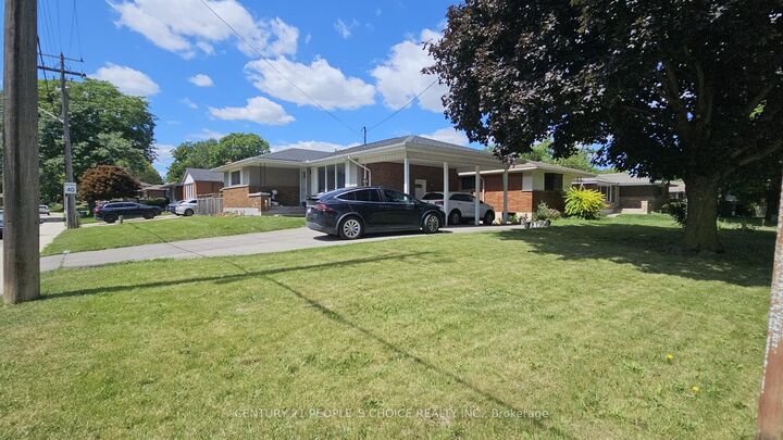 Property Photo: 98 Lynbrook Drive ON L9C 2K9