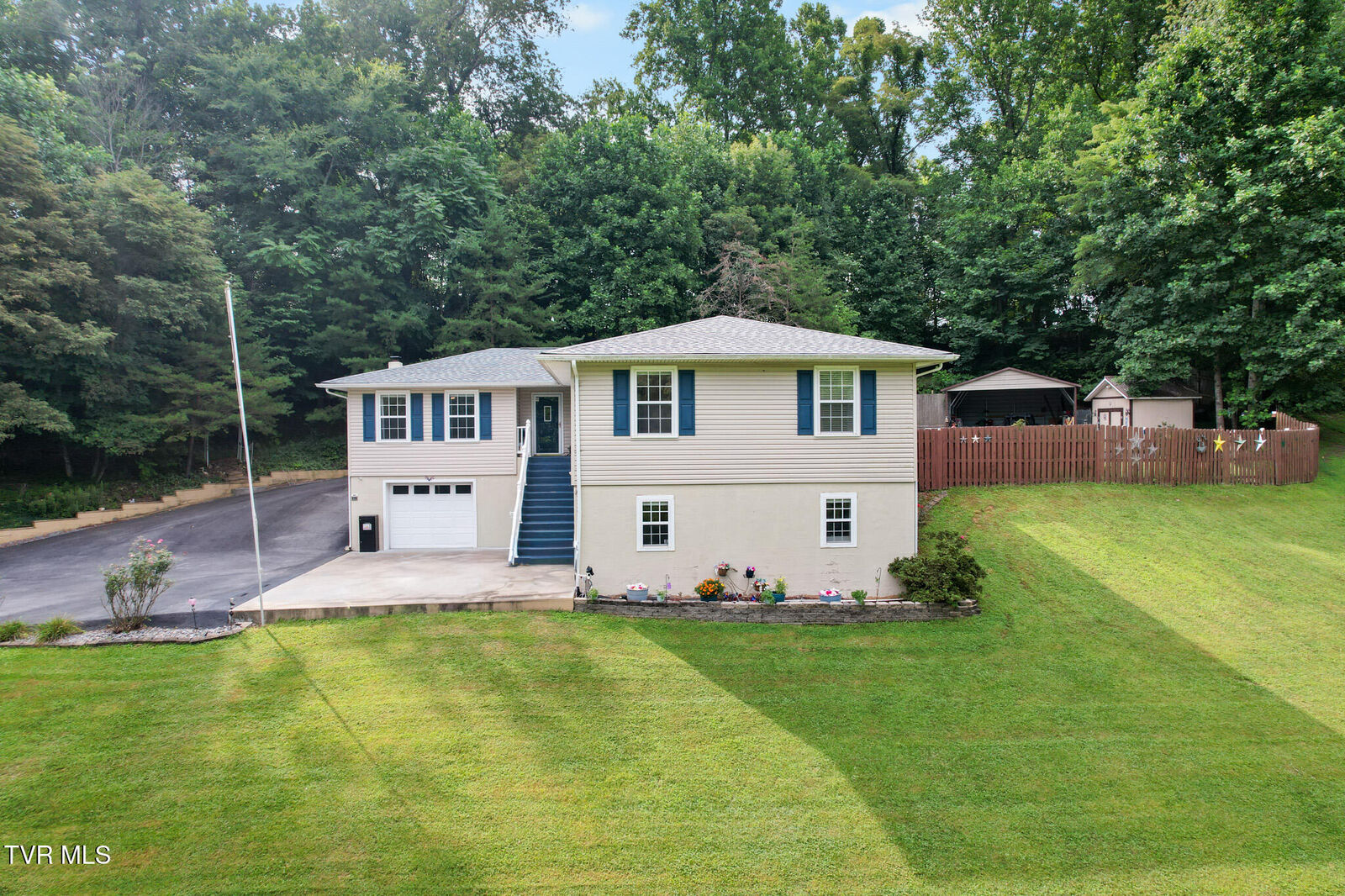 Property Photo: 120 Elizabeth Ann Circle TN 37618