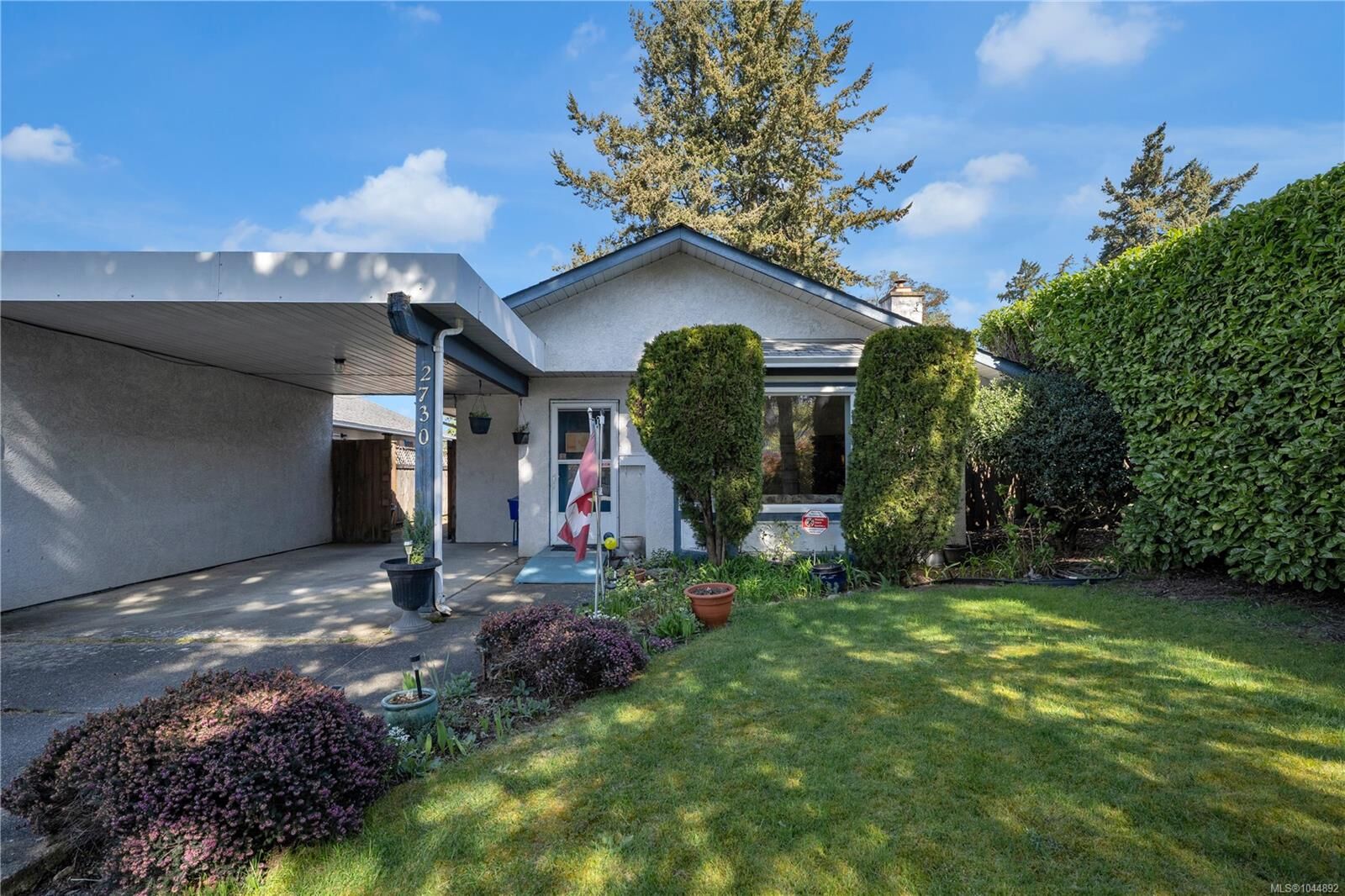 Property Photo: 2730 Glen Lake Pl BC V9B 1Y9