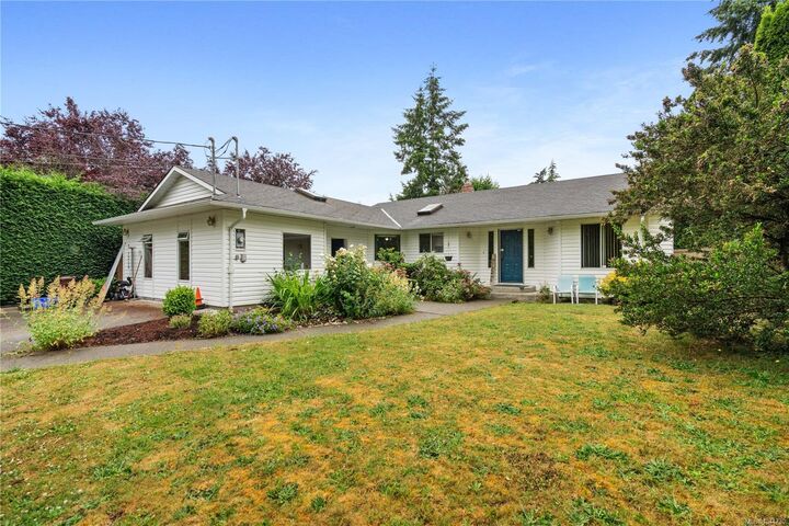 Property Photo: 1215 Stelly's Cross Rd #2 BC V8M 1H3