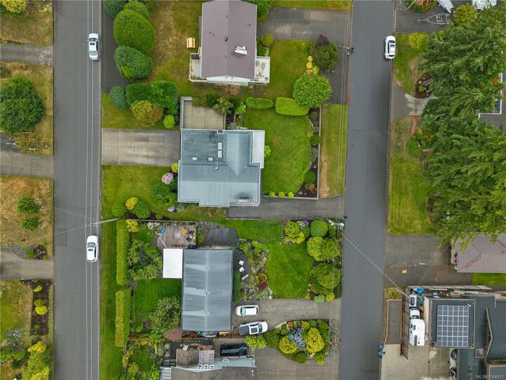 Property Photo: 783 Galerno Rd BC V9W 1H9
