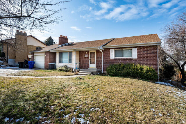 Property Photo: 2372 S 200 E UT 84010