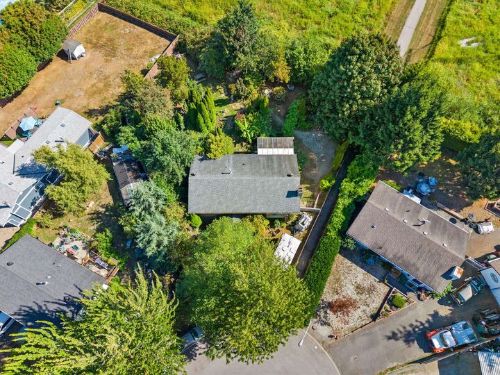 Property Photo: 18291 Bayard Place BC V3S 5C4