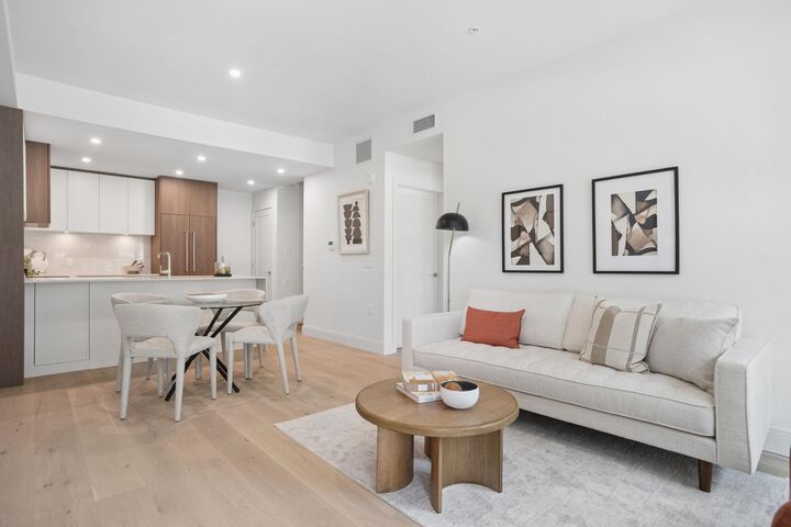 Property Photo:  378 W 45th Avenue 202  BC V5Y 0P6 