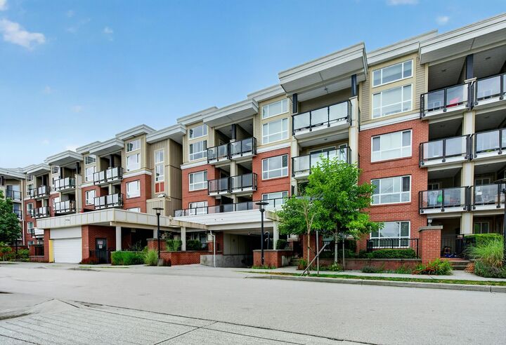 Property Photo: 10688 140 Street 204 BC V3T 0M6