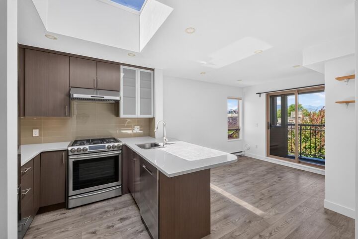 Property Photo: 688 E 16th Avenue 401 BC V5T 2V4