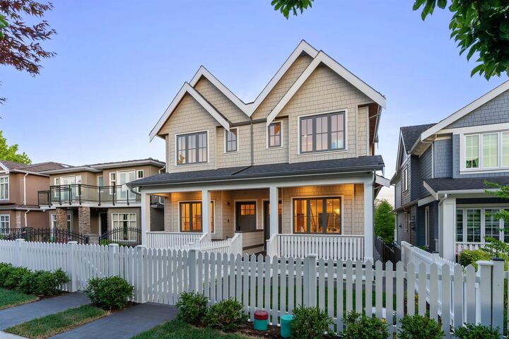 2578 E 4th Avenue — photo 1