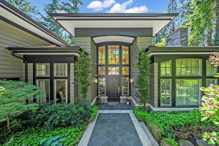 Property Photo: 4668 Clovelly Walk BC V7W 1H5