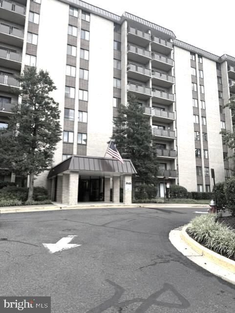 Property Photo: 3101 S Manchester Street 420 VA 22044