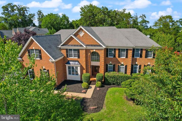 Property Photo: 43864 Ashlawn Court VA 20147