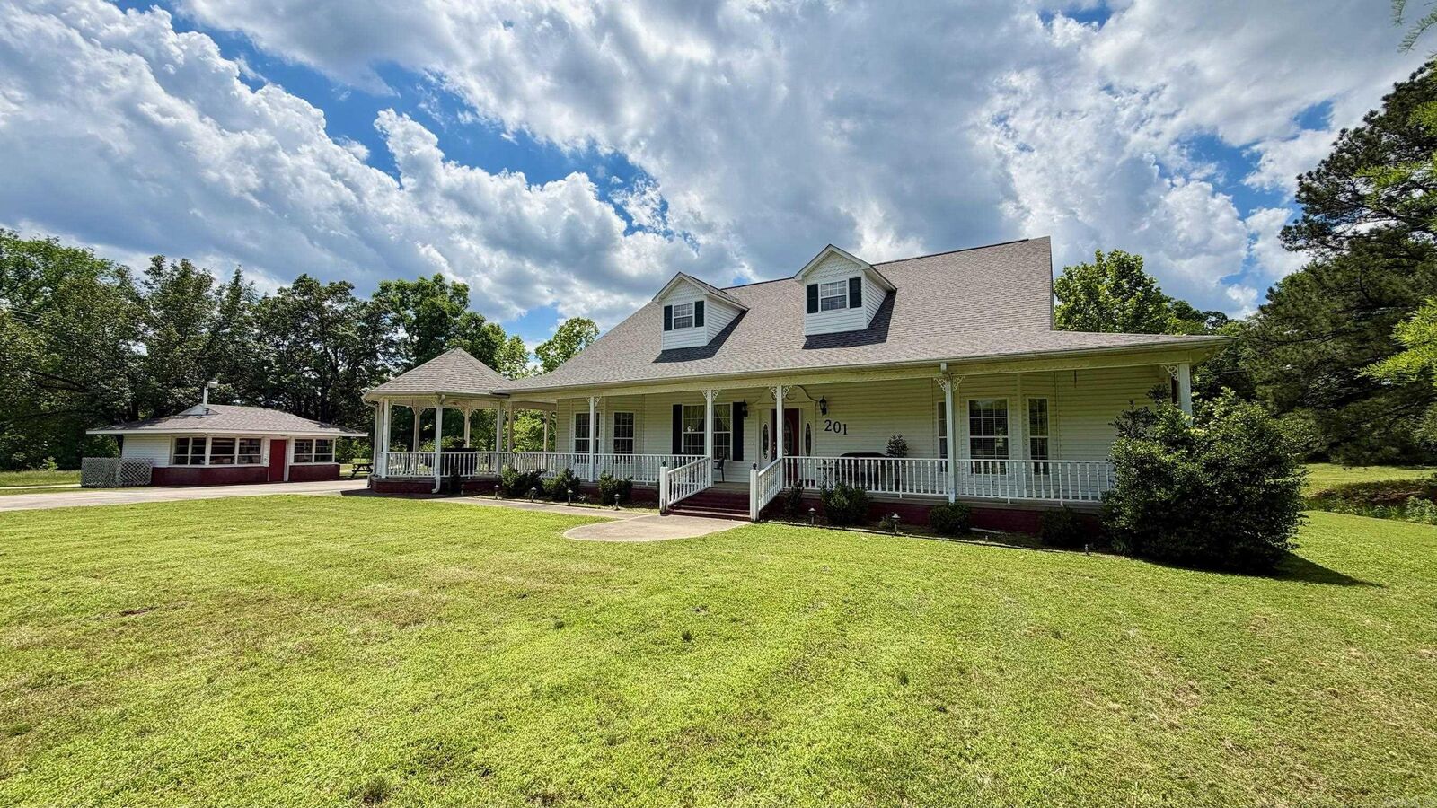 Property Photo: 201 Green Willow Lane AR 71913