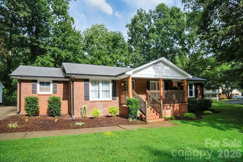 Property Photo:  602 Holly Circle  NC 28120 
