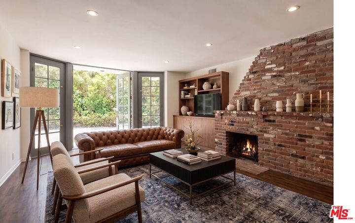 Property Photo:  1041 Chantilly Rd  CA 90077 