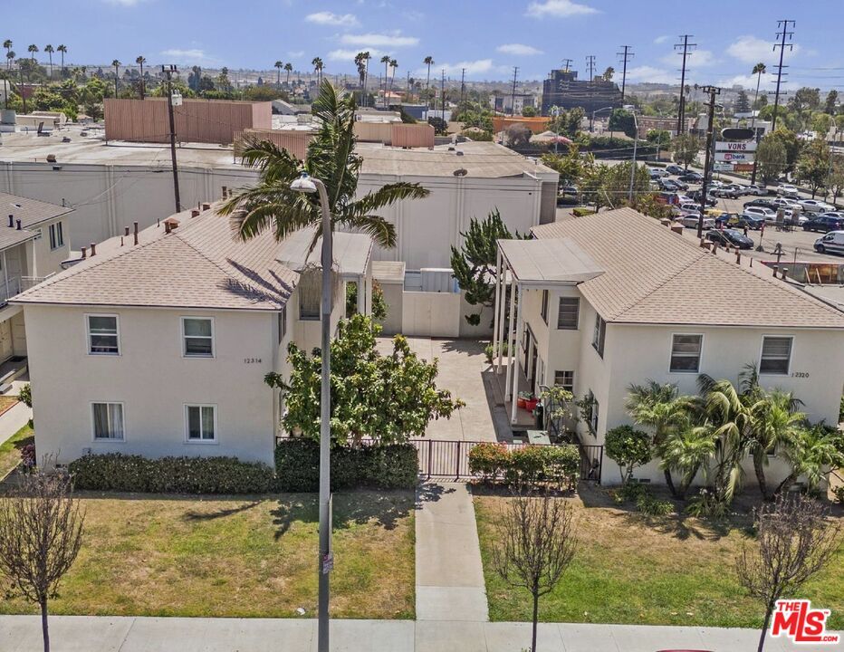 Property Photo:  12320 Washington Pl  CA 90066 