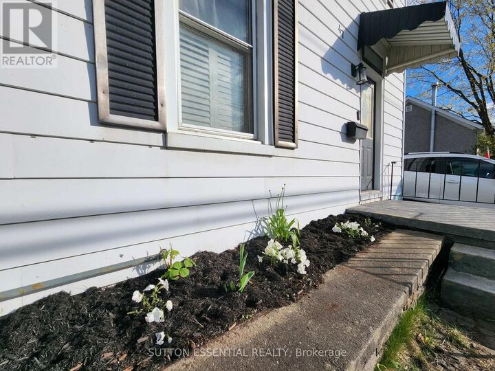 Property Photo:  47 Pearl Street East  ON K6V 1P6 