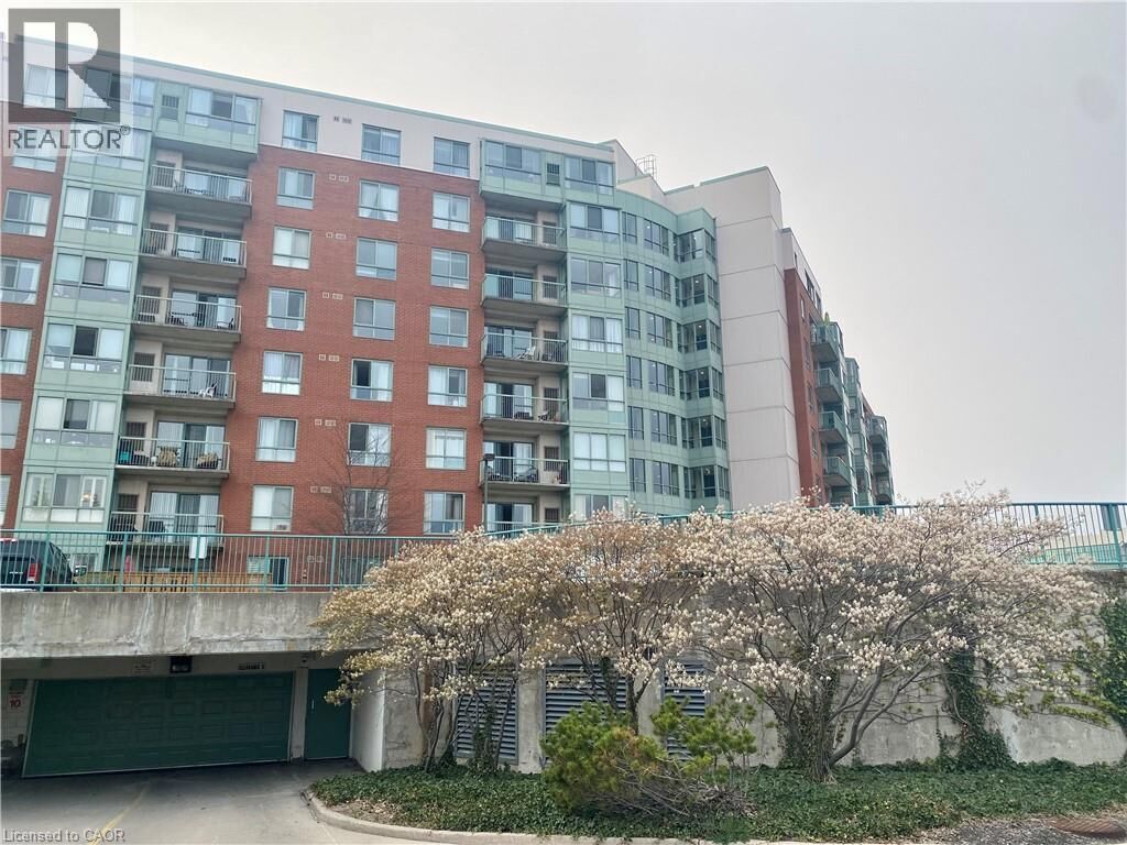 Property Photo:  30 Blue Springs Drive Ph3  ON N2J 5T2 