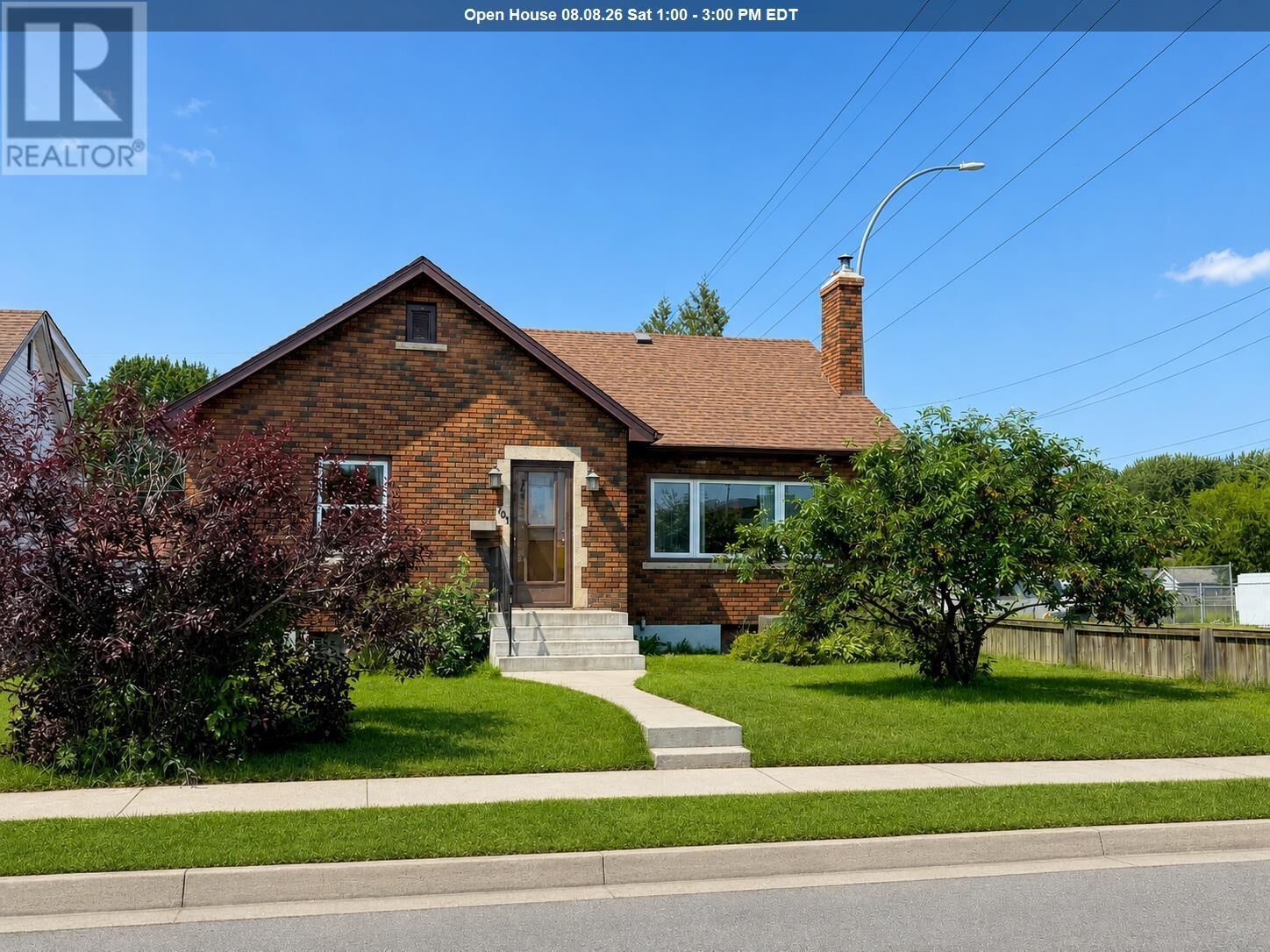 Property Photo:  701 Sprague Street  ON P7E 1V5 