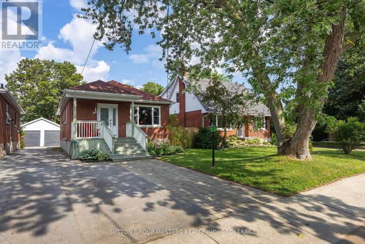 Photo de la propriété:  443 College Street  ON K7L 4M8 