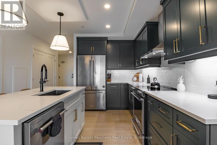 Property Photo: 71 Wyndham Street South 1206 ON N1E 0T7