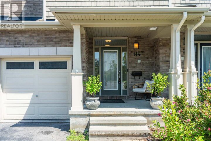 Property Photo: 114 Hawkeswood Drive ON K4M 0C1