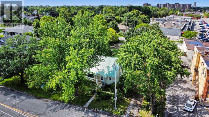 Property Photo: 1 Withrow Avenue ON K2G 2H5