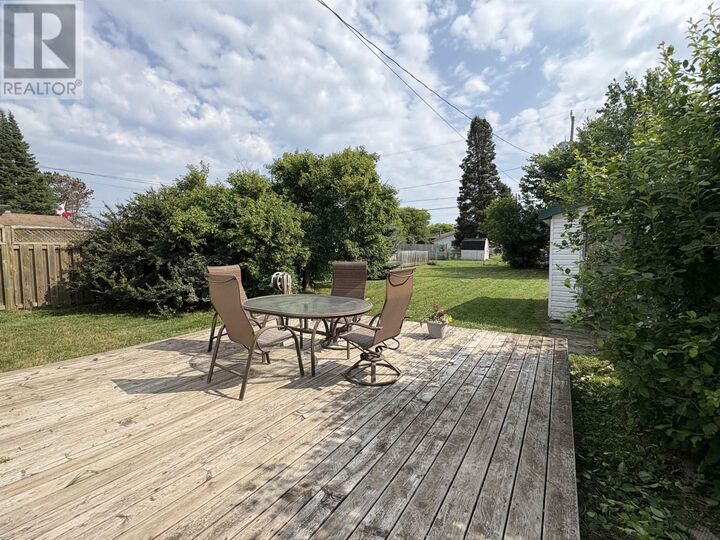 Property Photo:  140 Christina St E  ON P7E 4N5 