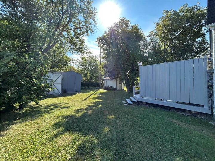 Property Photo: 20 Poplar Street MB R0E 1M0