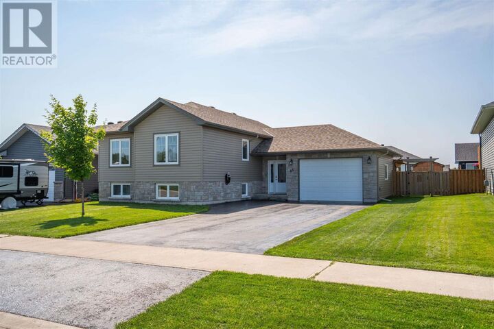 Property Photo:  86 Chatfield Dr  ON P6C 0B1 