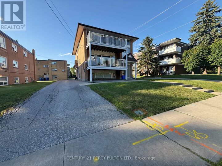 Property Photo:  706 Dunlop Street West 3  ON L1N 1V5 