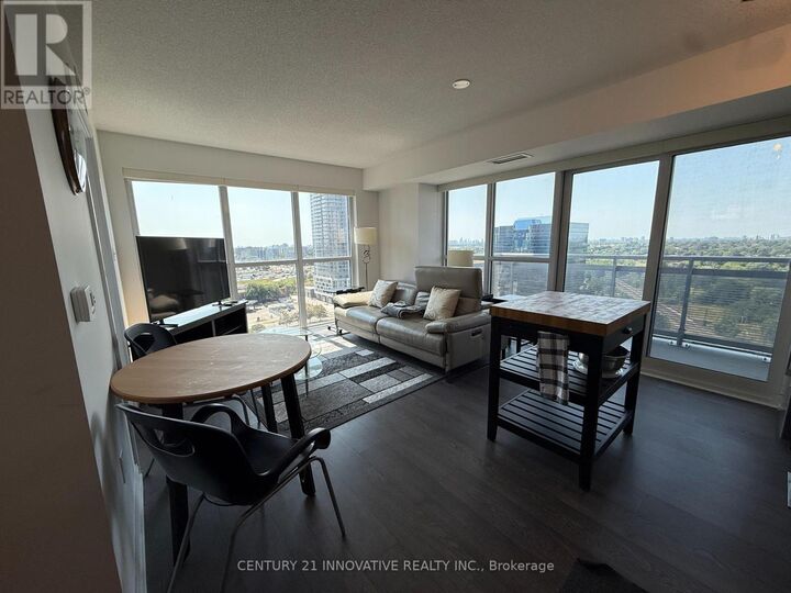 Property Photo: 275 Village Green Square 1723 ON M1S 0L8