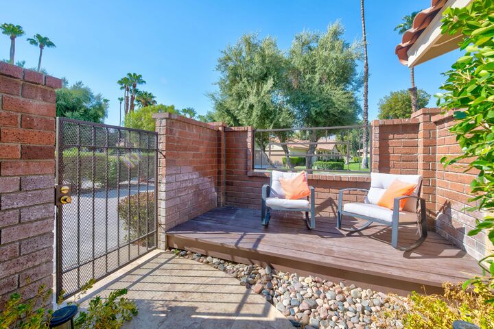 Property Photo: 254 La Paz Way CA 92260