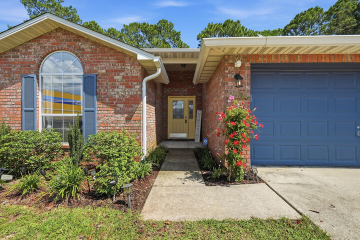 Property Photo:  2630 Hidden Estates Circle  FL 32566 