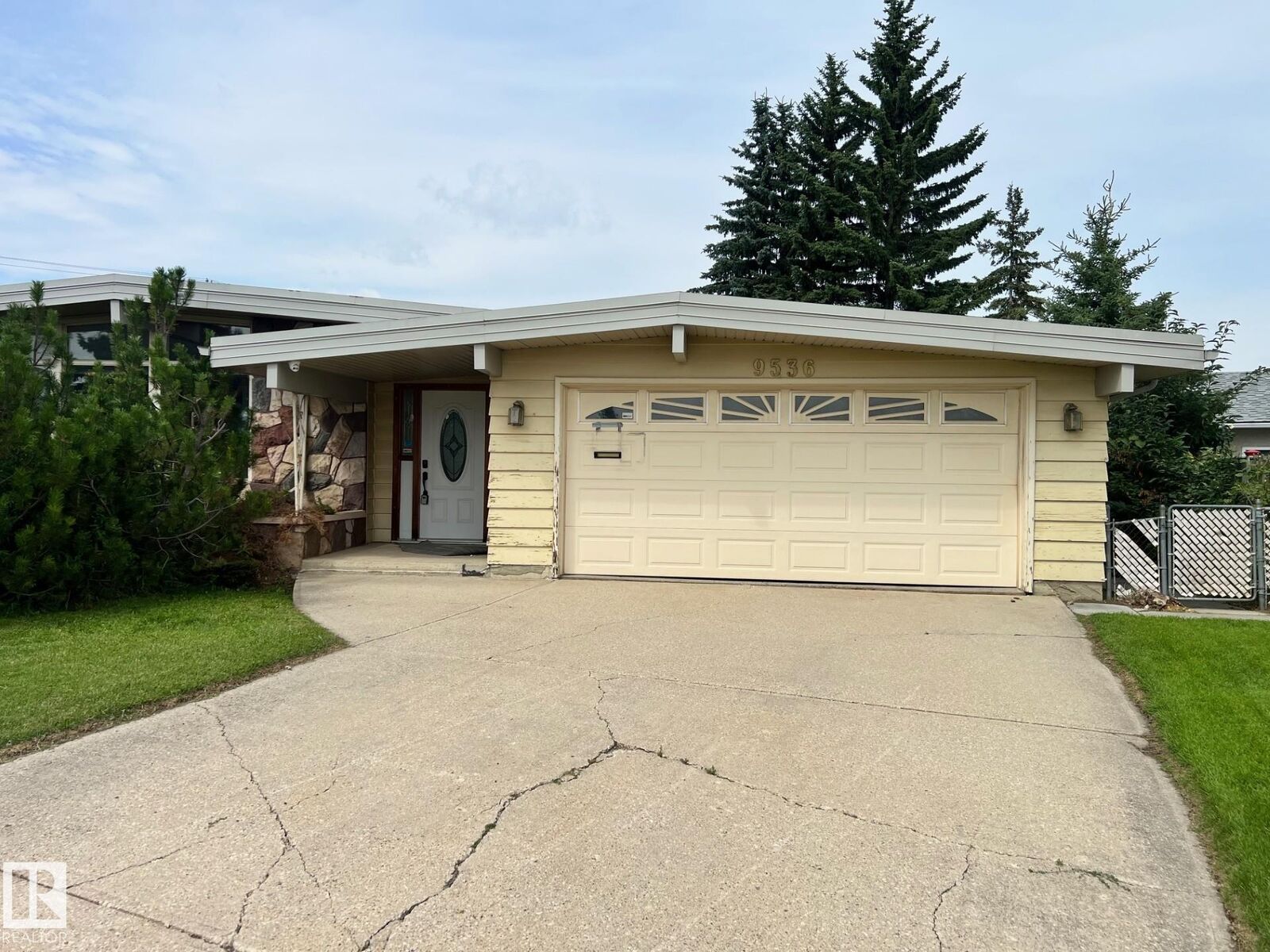 Property Photo:  9536 151 Avenue NW  AB T5E 2R3 