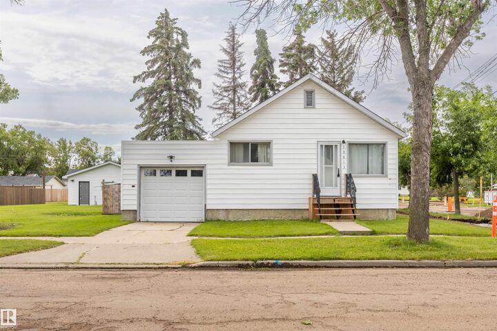 Property Photo:  10013 98 Avenue  AB T8R 1G3 