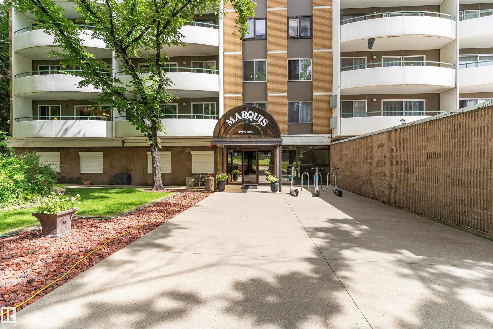Property Photo:  9725 106 Street NW 1002  AB T5K 1B5 
