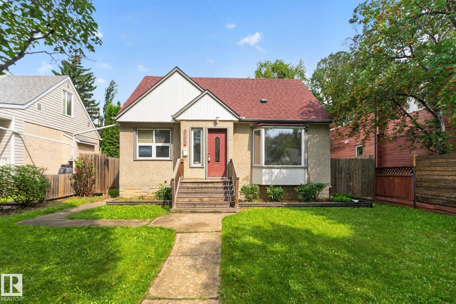 Property Photo:  10508 67 Avenue NW  AB T6H 1Z5 