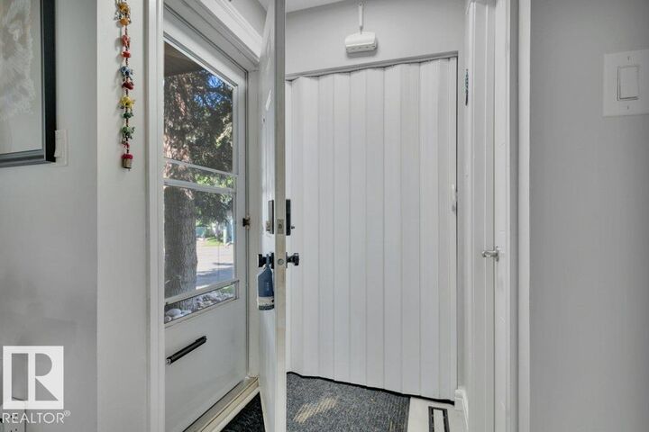Property Photo:  5451 Hill View Crescent NW  AB T6L 1V9 