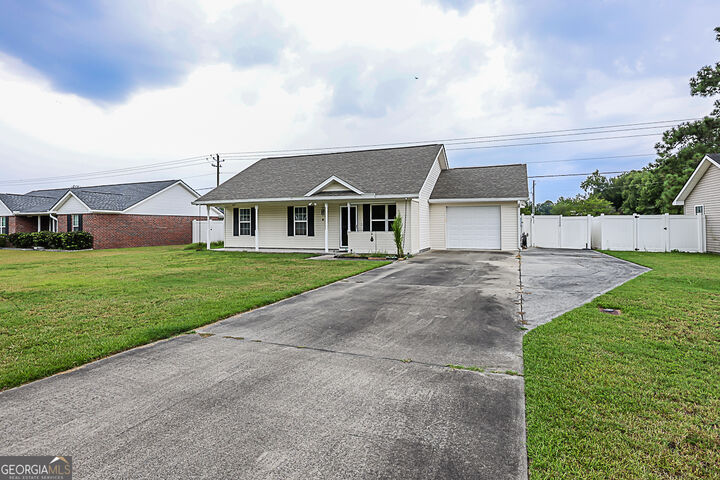 Property Photo: 111 Reese Way GA 31326