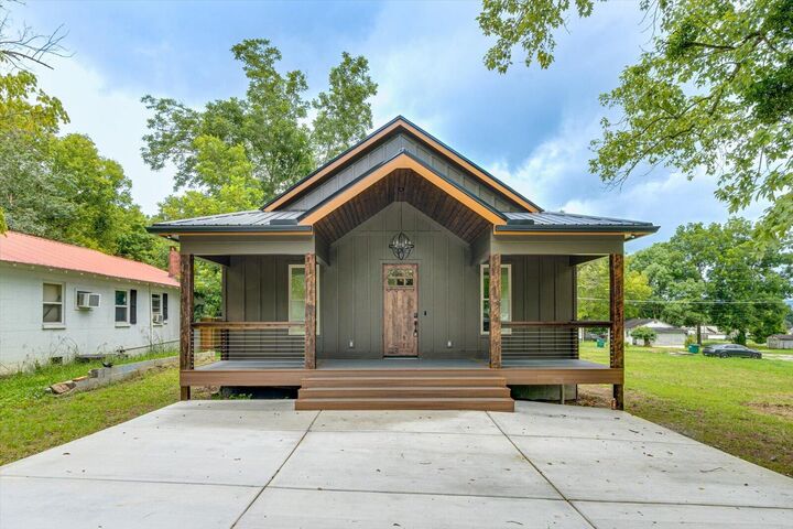 Property Photo:  107 Locust Avenue  TN 37380 