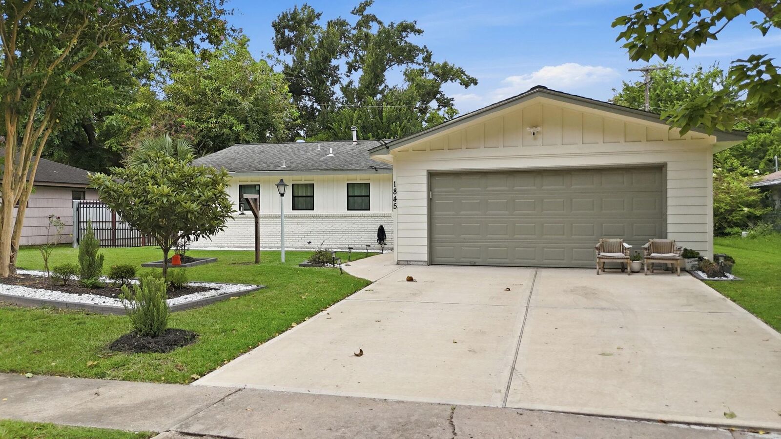 Property Photo: 1845 Westcrest Drive TX 77055