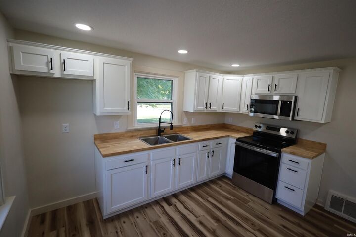 Property Photo:  2708 Witchwood Drive  IN 46809-2362 